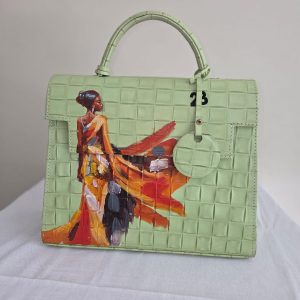 LADY ON MINT GREEN Lady On Mint Green